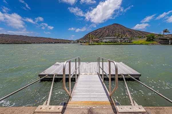 Beautiful marina-frontage perfect for launching kayaks and standup paddle boards!!