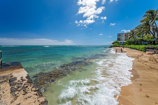 Sandy beach at Makalei Beach Park