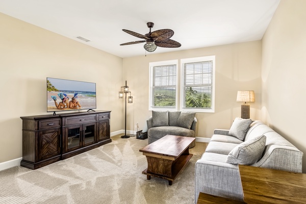 Upstairs living room with Queen sleeper sofa