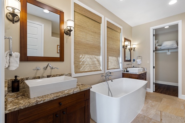 Primary Bathroom with tub