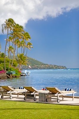 Views of the ultra gorgeous Moanalua Bay and neighborhood of Portlock in the distance.