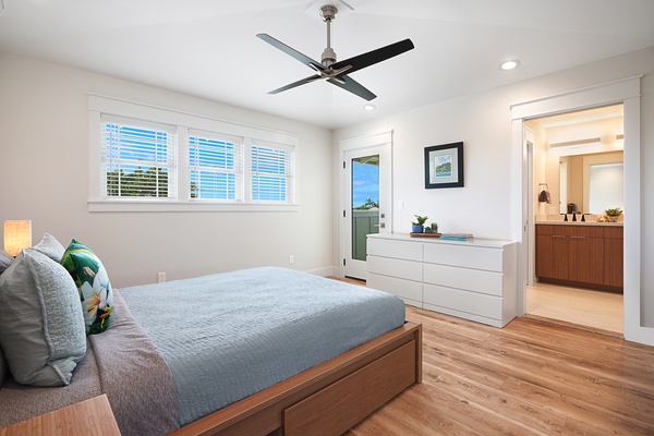 Upstairs bedroom 3 with AC, private lanai, and ensuite bathroom