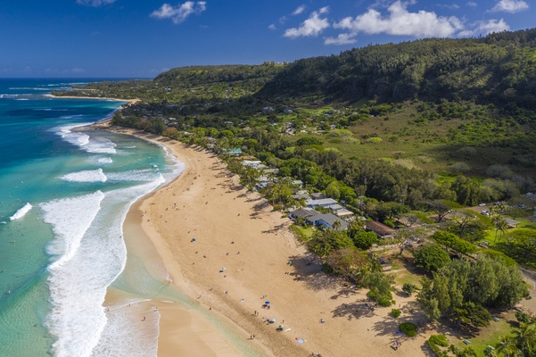 Beach in front, mountains in back