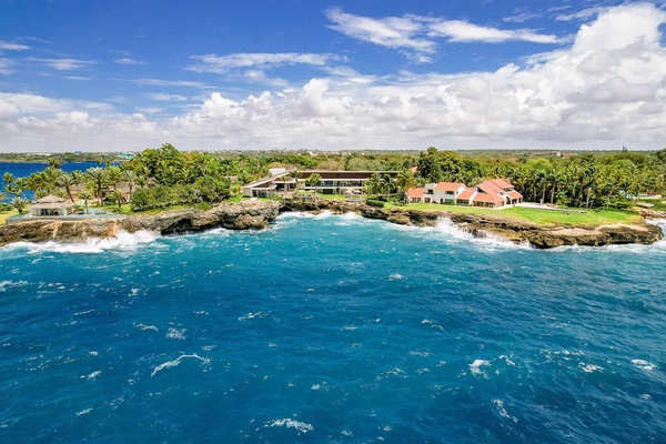 Expansive coastal panorama, showcasing the breathtaking beauty of Casa de Campo.