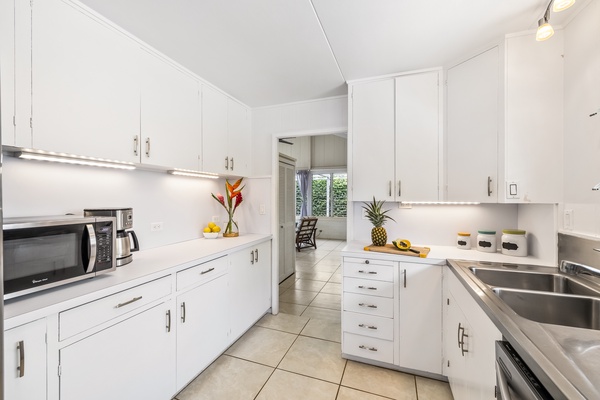 The spacious kitchen area with plenty of storage spaces.