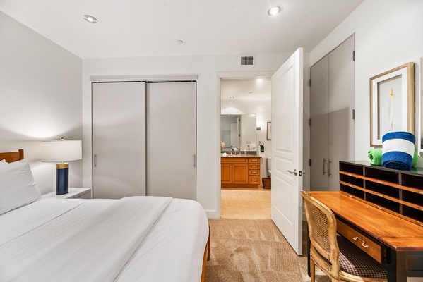 Guest bedroom with ensuite bathroom