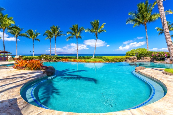 Beach Front Adult Infinity-Edge Heated Swimming Pool set Directly on Wailea Beach - Private for guests of Wailea Beach Villas