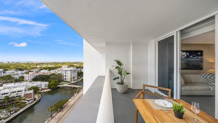 1 Hotel & Homes 1545