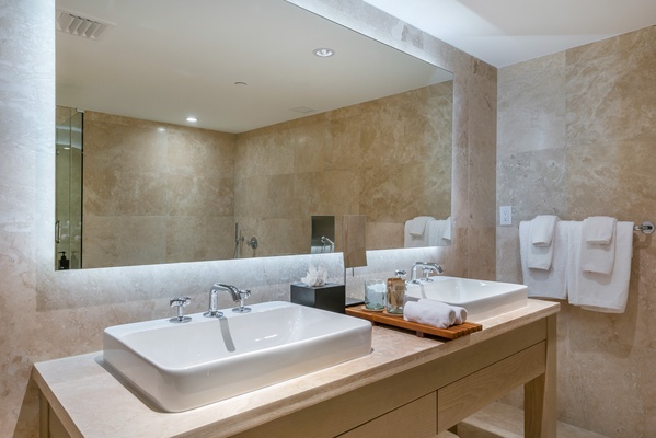 1 Hotel & Homes 1144