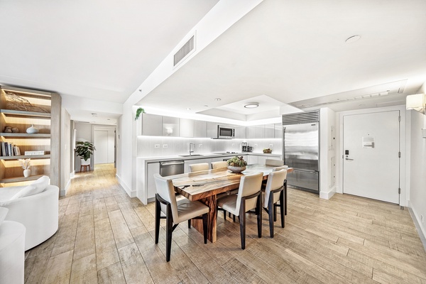 1 Hotel & Homes 1207