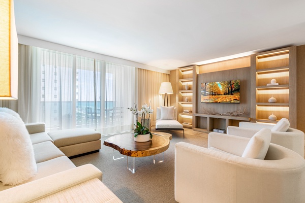 1 Hotel & Homes 1115