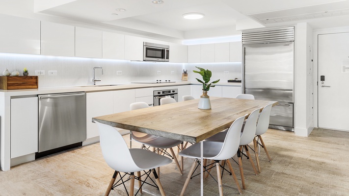 1 Hotel & Homes 1412