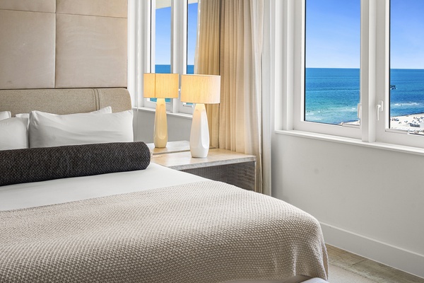 1 Hotel & Homes 1112