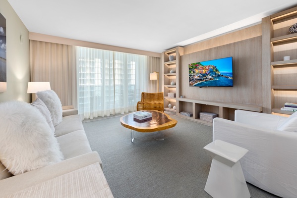 1 Hotel & Homes 1007