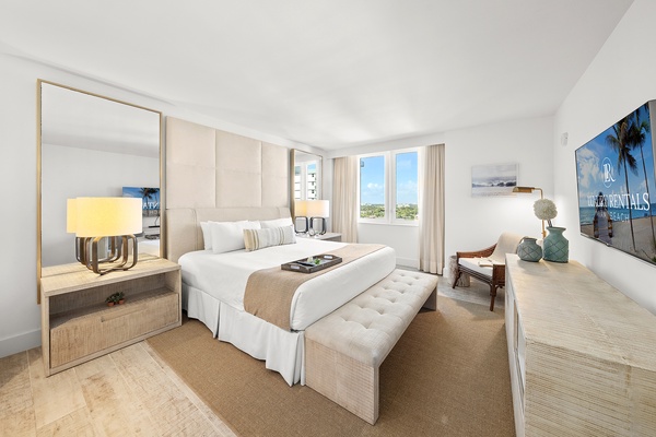 1 Hotel & Homes 1207