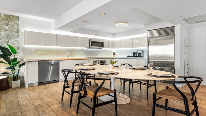 1 Hotel & Homes 1120