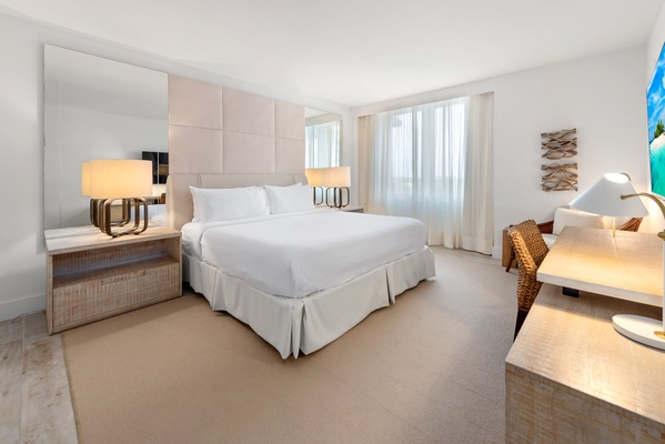 1 Hotel & Homes 1007