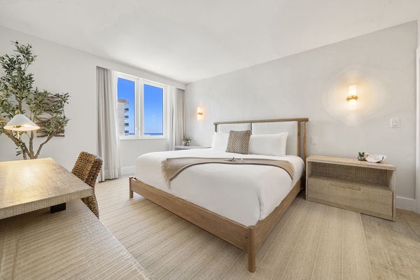 1 Hotel & Homes 1213