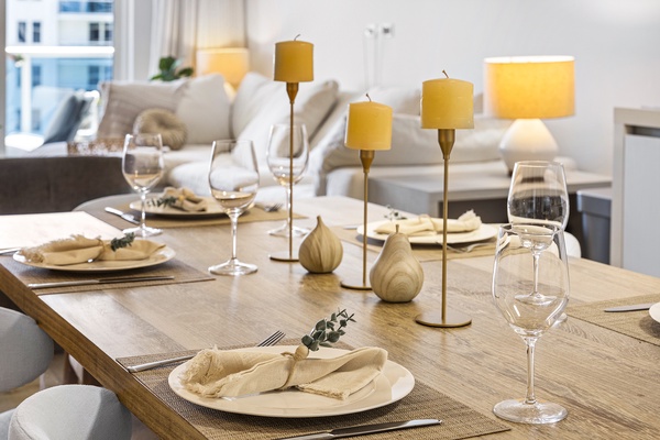 1 Hotel & Homes 1412