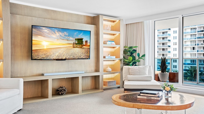 1 Hotel & Homes 904
