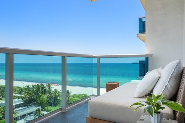 1 Hotel & Homes 1213