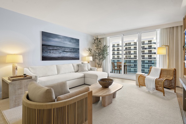 1 Hotel & Homes 1213