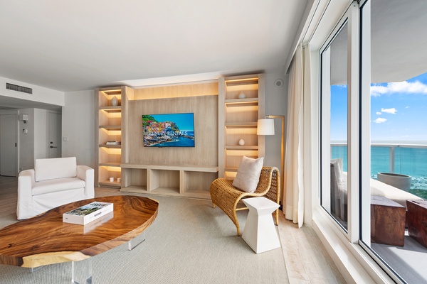 1 Hotel & Homes 1110