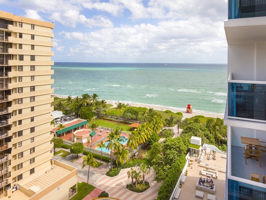 1 Hotel & Homes 1207