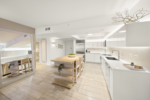 1 Hotel & Homes 1202