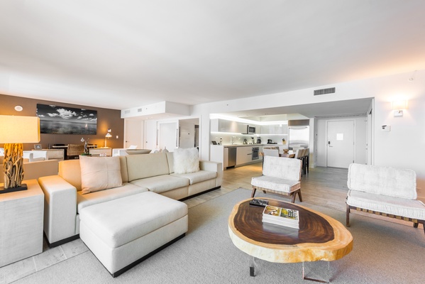 1 Hotel & Homes 1040
