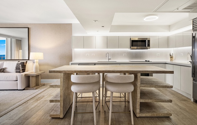 1 Hotel & Homes 1112