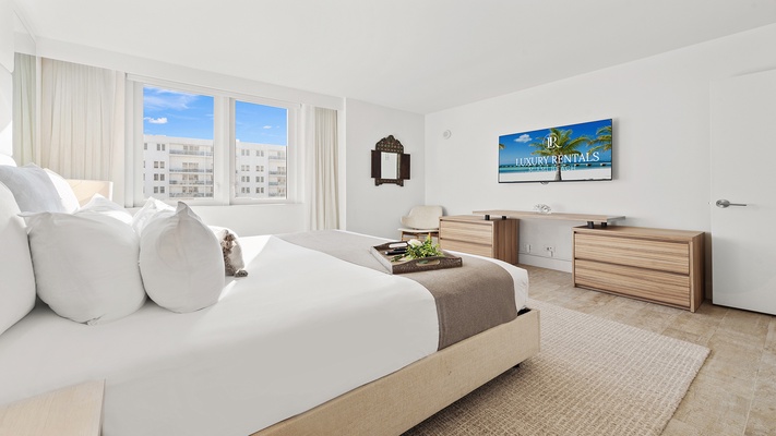 1 Hotel & Homes 1412