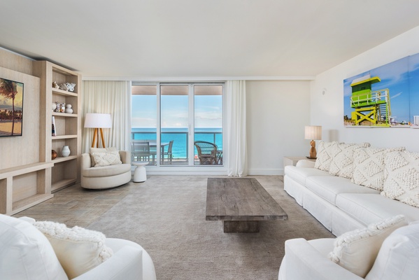 1 Hotel & Homes 1122