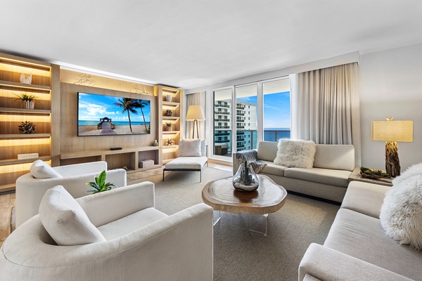 1 Hotel & Homes 1222