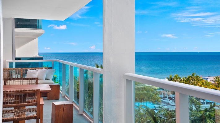 1 Hotel & Homes 904