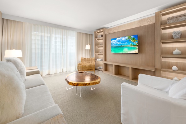 1 Hotel & Homes 1211