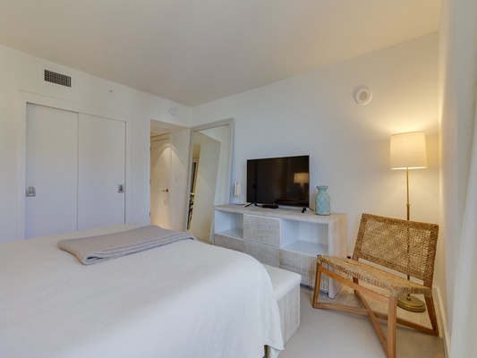 1 Hotel & Homes 1207