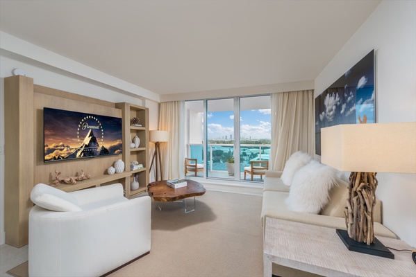 1 Hotel & Homes 1445