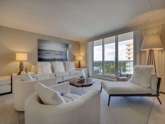 1 Hotel & Homes 1207