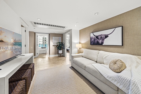 1 Hotel & Homes 1207