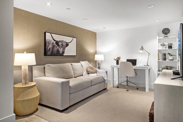 1 Hotel & Homes 1207