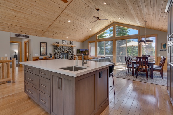 Treetop Lodge