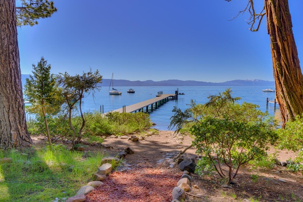 Black Bear Cottage - Lakefront