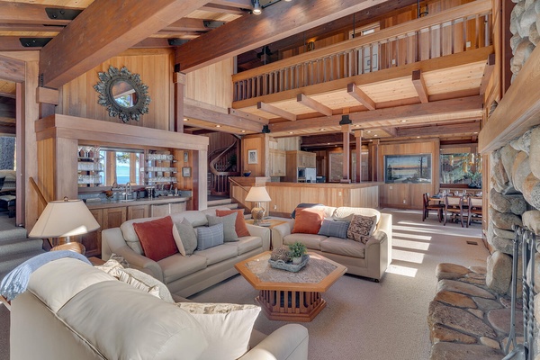 Palatial Pines - Lakefront