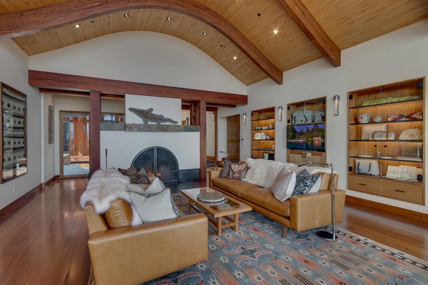 Maybach Lake House - Lakefront