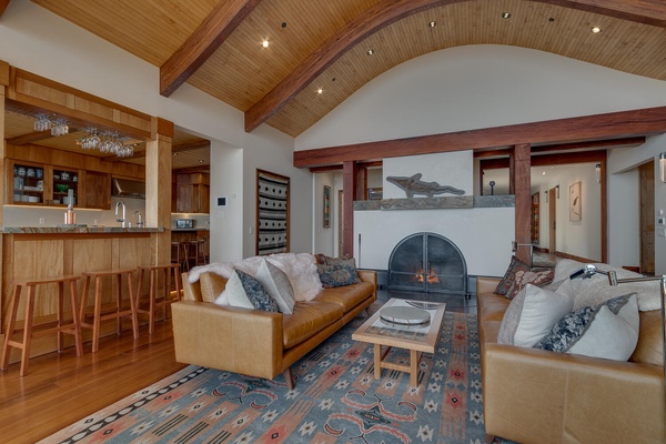 Maybach Lake House - Lakefront