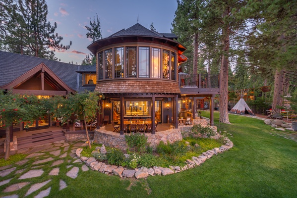 Tewesi Manor - Lakefront