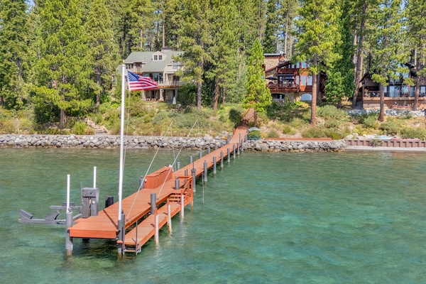 Palatial Pines - Lakefront