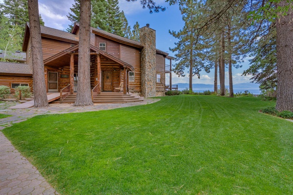 Sugar Pine Chalet - Lakefront