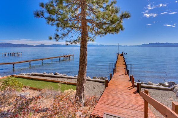Palatial Pines - Lakefront